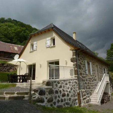 Maison De Caractere Isolee Au Coeur Des Volcans D'auvergne, 4 Pers, Terrasse, Jardin, Cheminee, Wi-fi - Fr-1-742-507 Saint-Clément