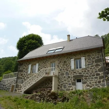 Maison De Caractere Isolee Au Coeur Des Volcans D'auvergne, 4 Pers, Terrasse, Jardin, Cheminee, Wi-fi - Fr-1-742-507 *