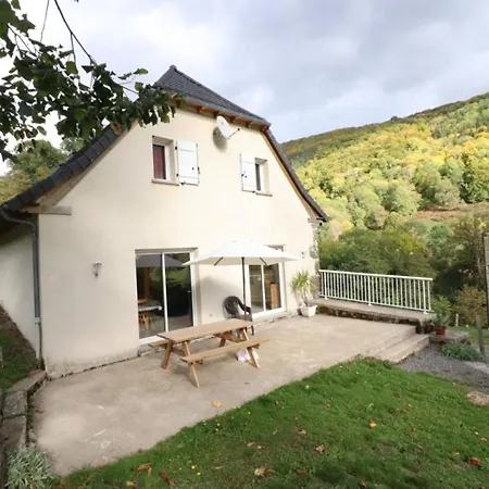 度假居 Maison De Caractere Isolee Au Coeur Des Volcans D'auvergne, 4 Pers, Terrasse, Jardin, Cheminee, Wi-fi - Fr-1-742-507 Saint-Clément