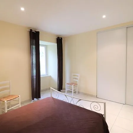 Maison De Caractere Isolee Au Coeur Des Volcans D'auvergne, 4 Pers, Terrasse, Jardin, Cheminee, Wi-fi - Fr-1-742-507 *