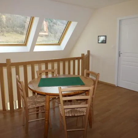 Maison De Caractere Isolee Au Coeur Des Volcans D'auvergne, 4 Pers, Terrasse, Jardin, Cheminee, Wi-fi - Fr-1-742-507 度假居 *