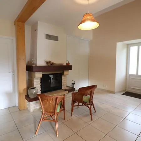 Maison De Caractere Isolee Au Coeur Des Volcans D'auvergne, 4 Pers, Terrasse, Jardin, Cheminee, Wi-fi - Fr-1-742-507 度假居