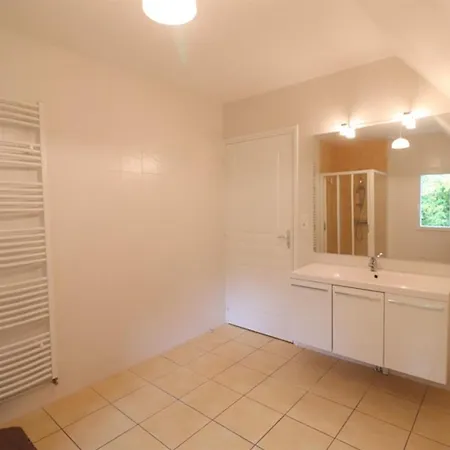Maison De Caractere Isolee Au Coeur Des Volcans D'auvergne, 4 Pers, Terrasse, Jardin, Cheminee, Wi-fi - Fr-1-742-507 度假居 *