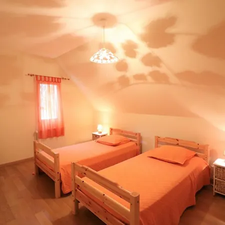 度假居 Maison De Caractere Isolee Au Coeur Des Volcans D'auvergne, 4 Pers, Terrasse, Jardin, Cheminee, Wi-fi - Fr-1-742-507 *
