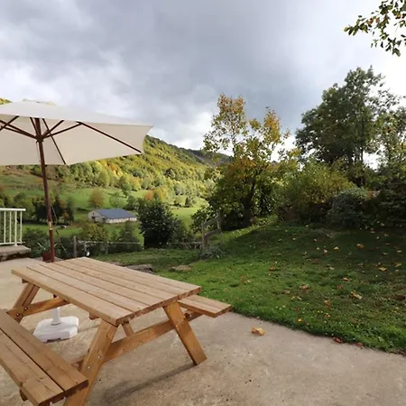 度假居 Maison De Caractere Isolee Au Coeur Des Volcans D'auvergne, 4 Pers, Terrasse, Jardin, Cheminee, Wi-fi - Fr-1-742-507